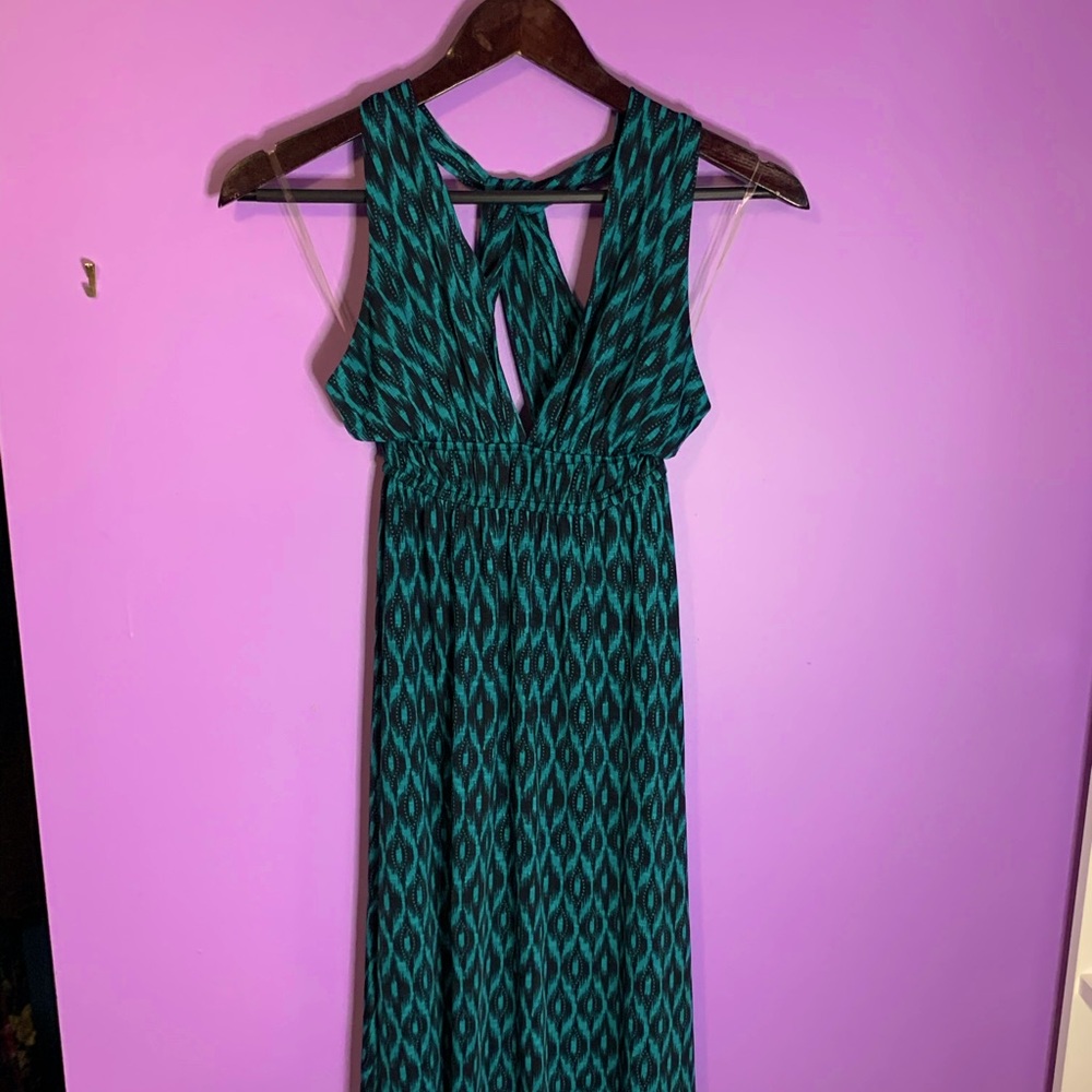Beautiful green/black Maxi dress with twist back